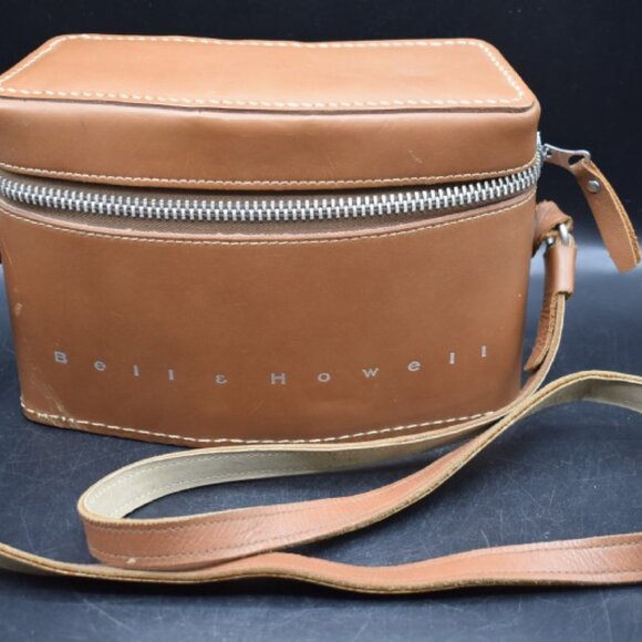 BELL AND HOWELL VIDEO CAMERA WITH CASE, INCLUDES MANUAL, VERY CLEAN, SEARS - Picture 7 of 7